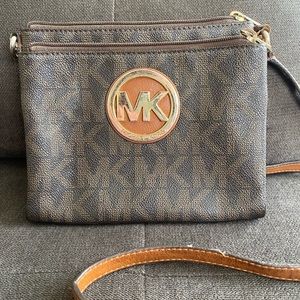 Michael Kors Small Crossbody. Preowned, there are scratches on hardware.